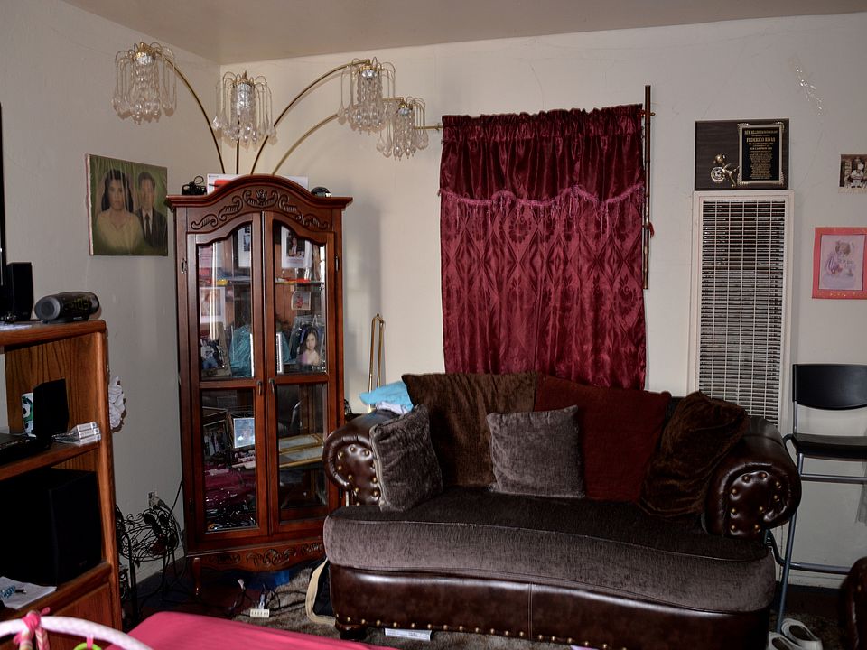 1st image of 2737-39 N 44th St