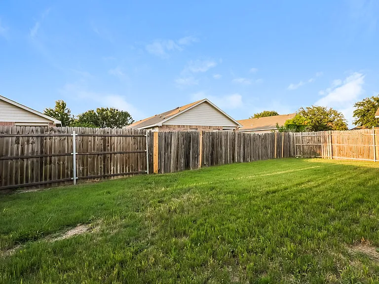 1108 Boxwood Dr — Photo 15