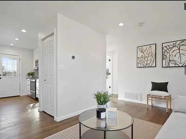 1095 Irving St — Photo 5