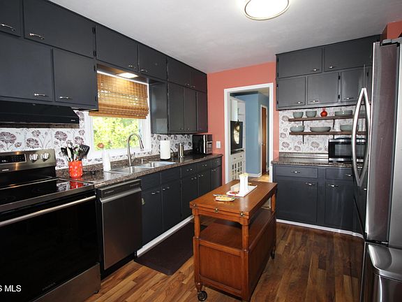 4th image of 5824 Adelaide Dr