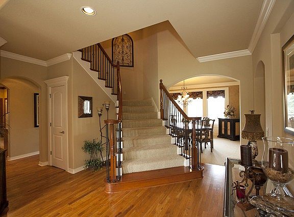 Immaculate entrance and staircase