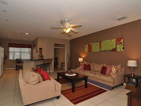 4th image of 561 Vallance Way NE