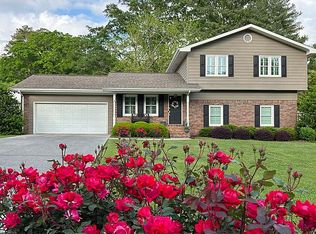 911 Brookwood Dr, Dalton, GA 30720