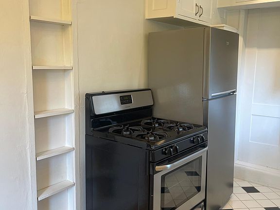 5th image of 2355 Cove Ave #100