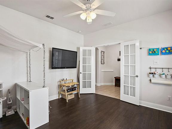 5th image of 909 Goldenmist Dr