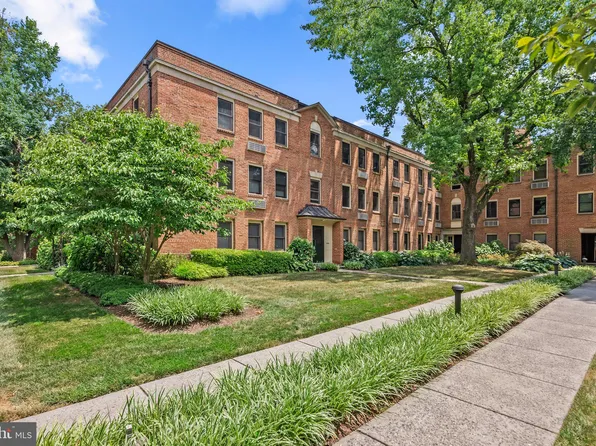4818 Chevy Chase Dr APT 203, Chevy Chase, MD 20815