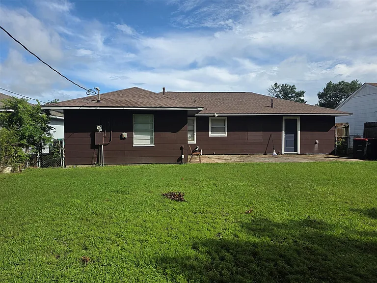 705 N Circle Dr — Photo 15