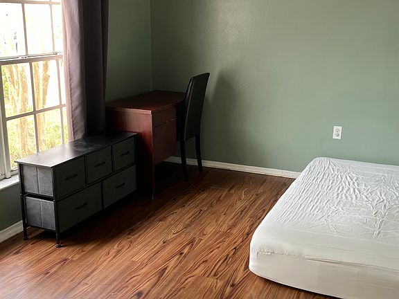 5th image of 11282 Pinewood Cove Ln