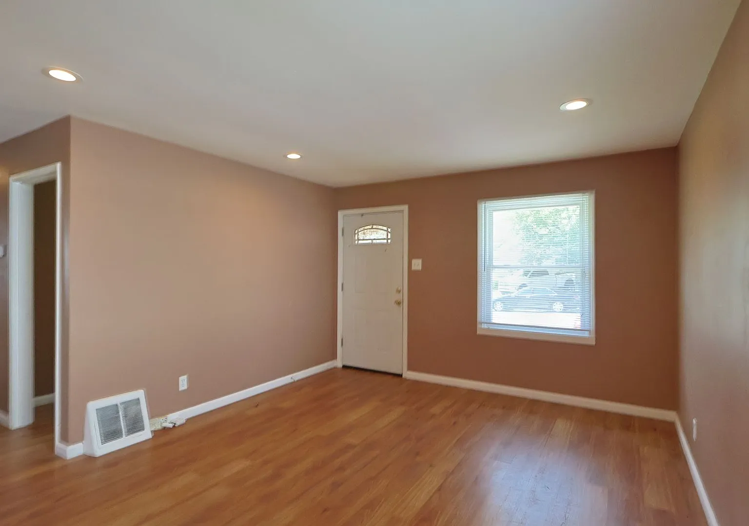 Charming 3-Bedroom Ranch with Large Backyard — Photo 4