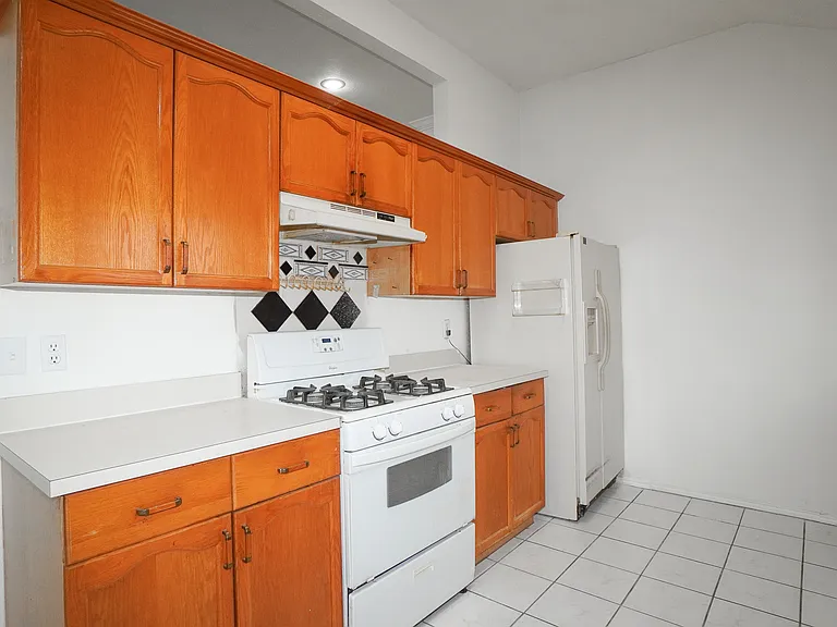 3109 Scott Dr — Photo 6
