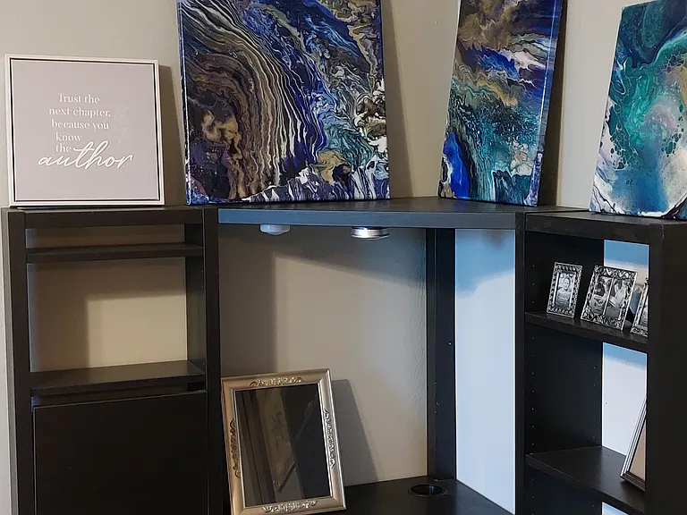 Corner desk