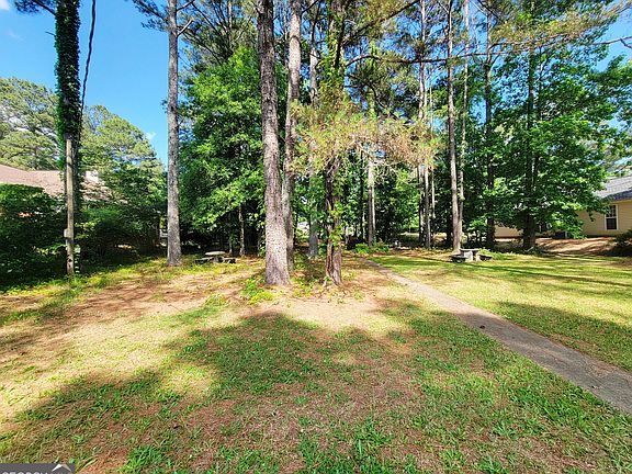 4th image of 116 W Greenwich Cir