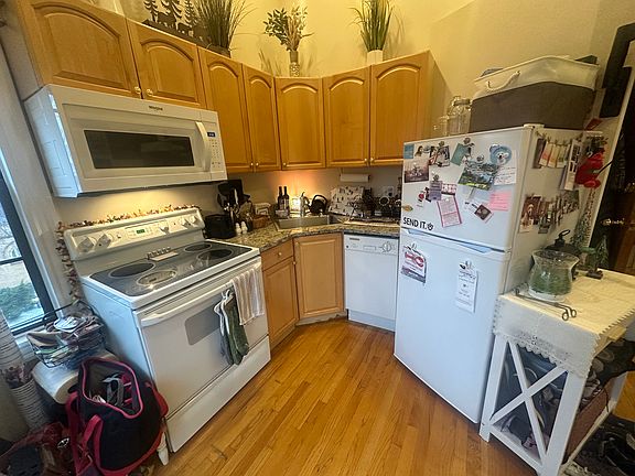4th image of 57 Gainsborough St APT 5