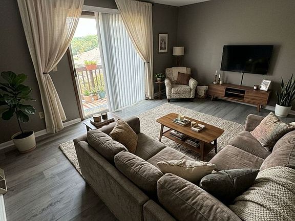 4th image of 105 New St #11