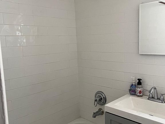 5th image of 835 Quincy Ave #1