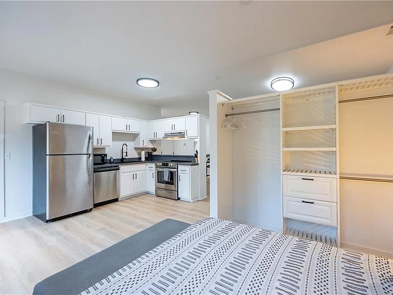 302 SW 6th St #22 — Photo 8