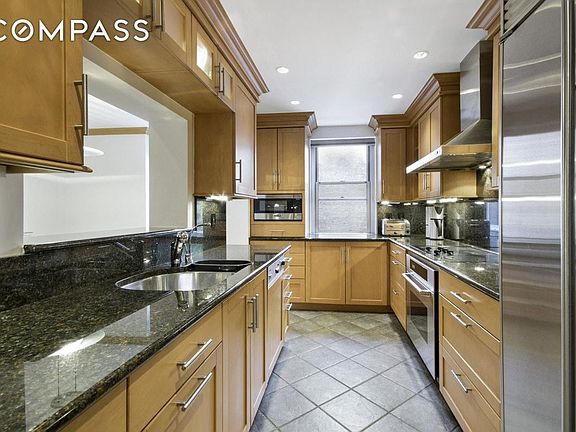 3rd image of 201 E 62nd St APT 5A