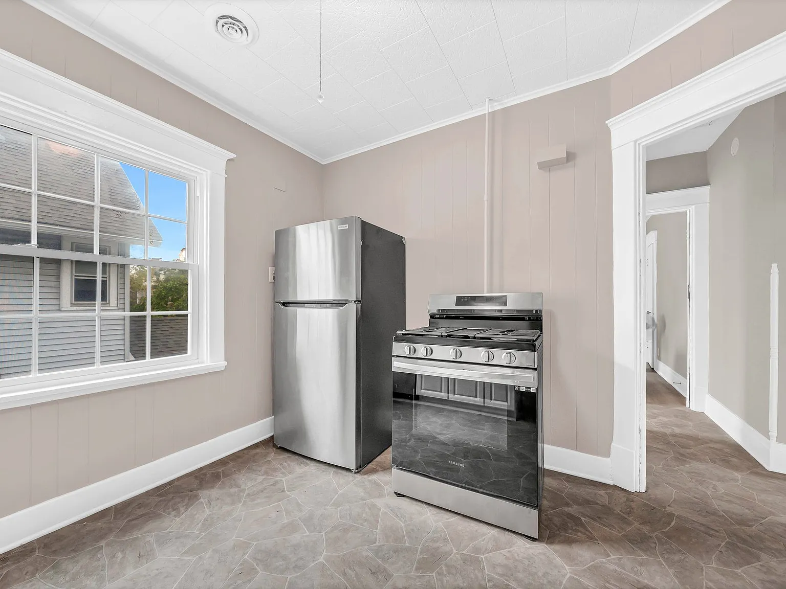 2 bed, 1.0 bath, 1200 sqft, $1,050 — Photo 4