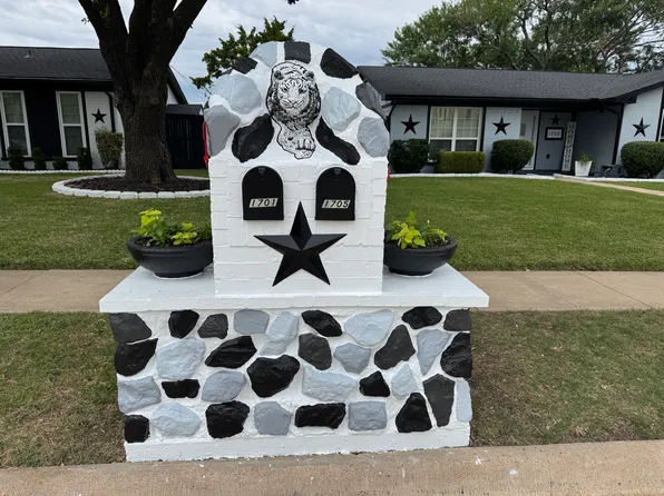 1705 Hawthorne Ln, Plano, TX 75074