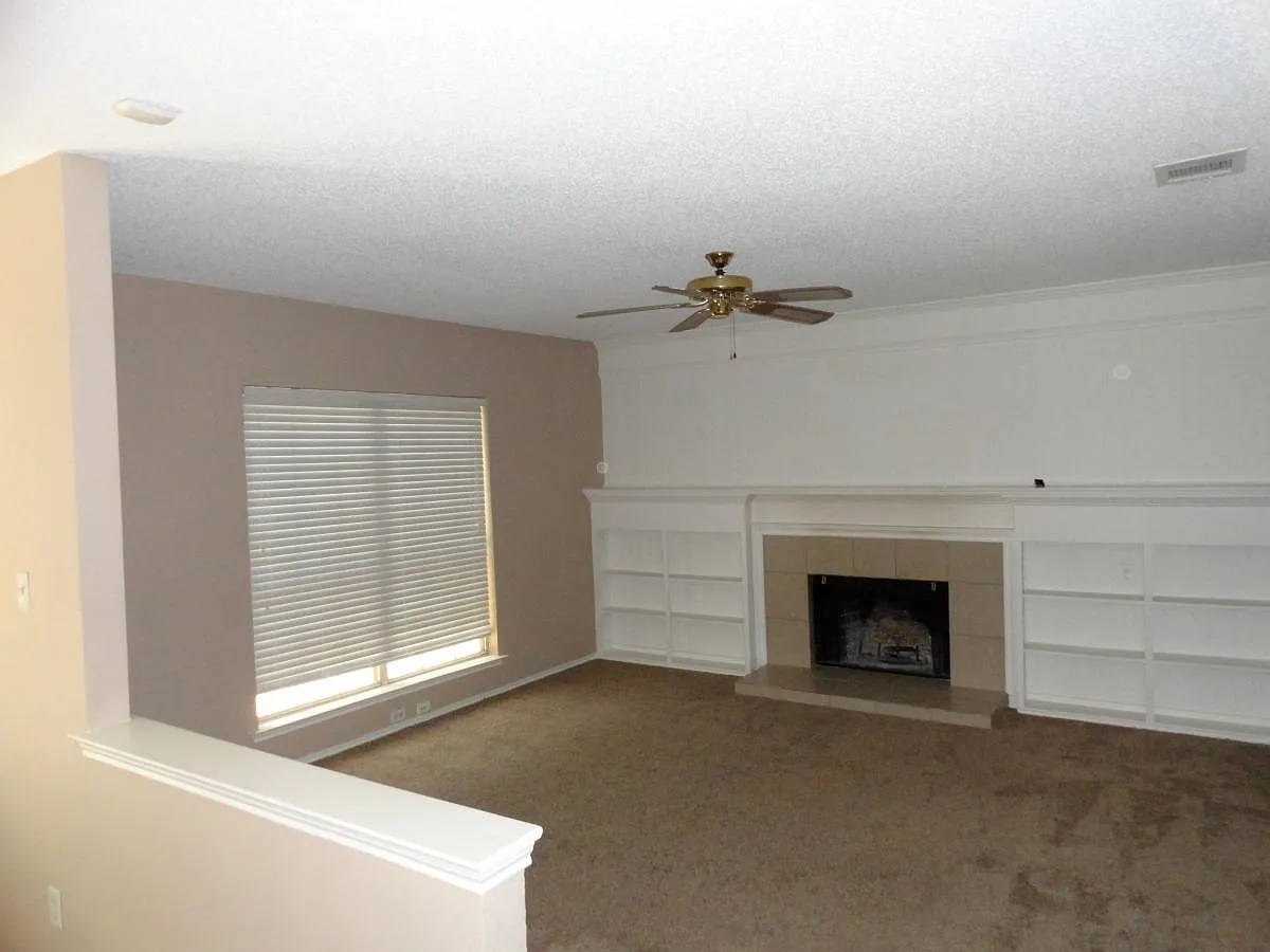 4 bed, 2.5 bath, 2525 sqft, $3,400 — Photo 4