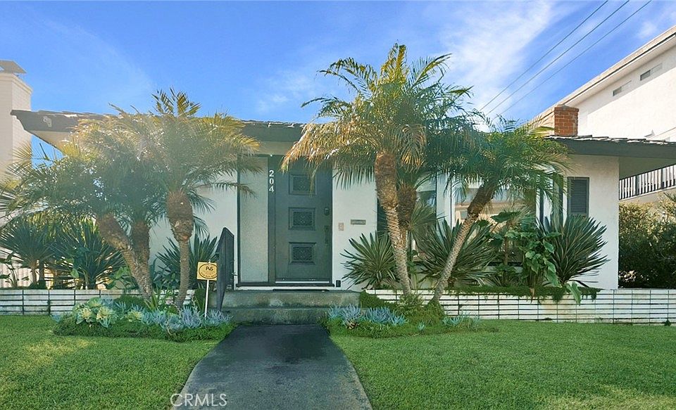 1st image of 204 Avenue E