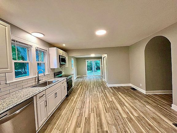 Large eat in kitchen