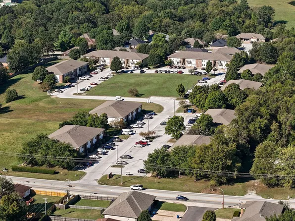 Eaglewood Apartments LLC, 1300-1459 W Eaglewood Dr #306e48217, Nixa, MO 65714