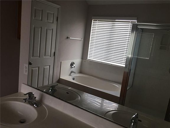 3rd image of 312 Estate Dr