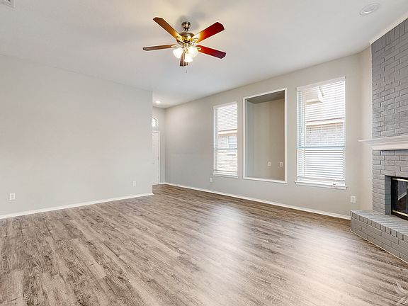 4th image of 346 Leisure Ln