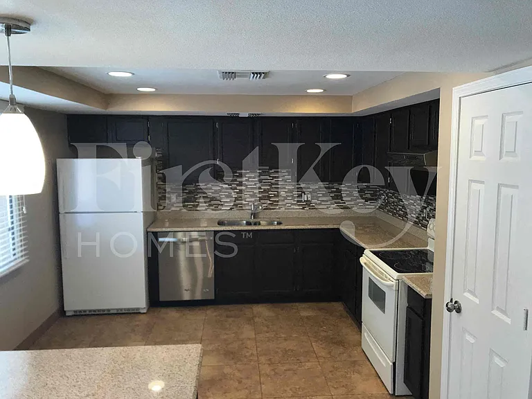 3550 E Thunderbird Rd — Photo 5
