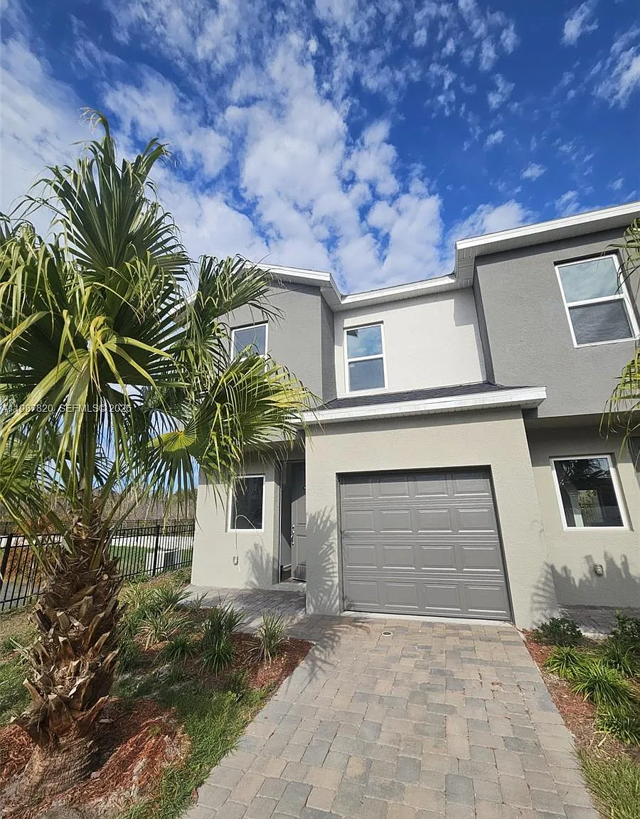 Sandlake Station Townhome — Photo 2