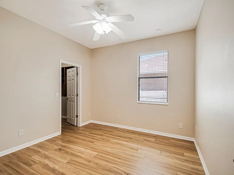 1904 Candlenut Cir — Photo 32