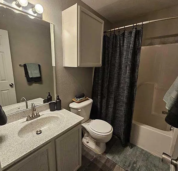 Royal Manor Townhomes — Photo 13