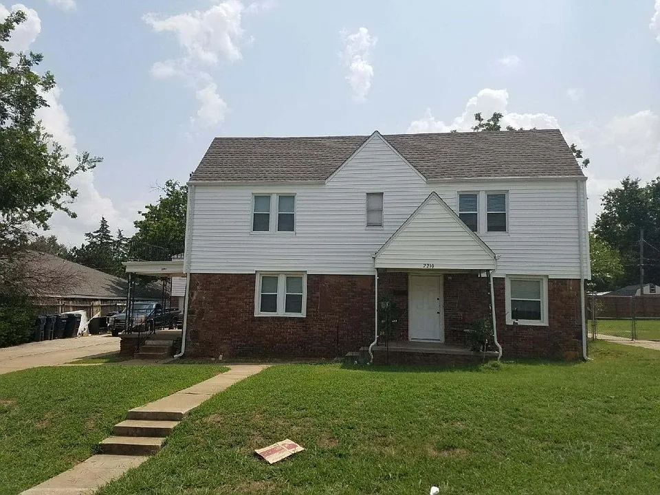 2208 NW 22nd St