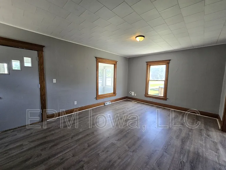 1311 W 2nd St — Photo 2