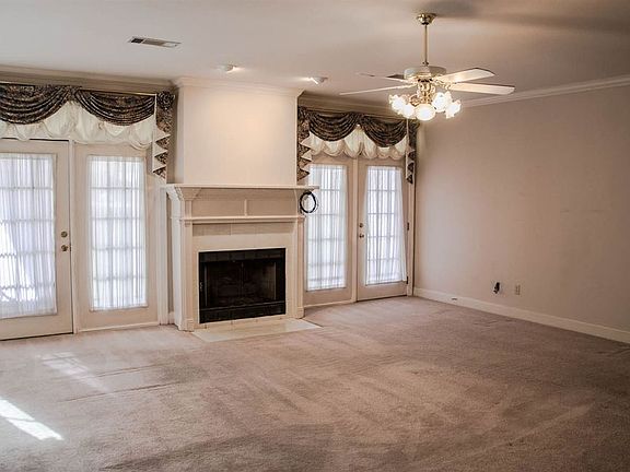 3rd image of 1465 Sheridan Pl