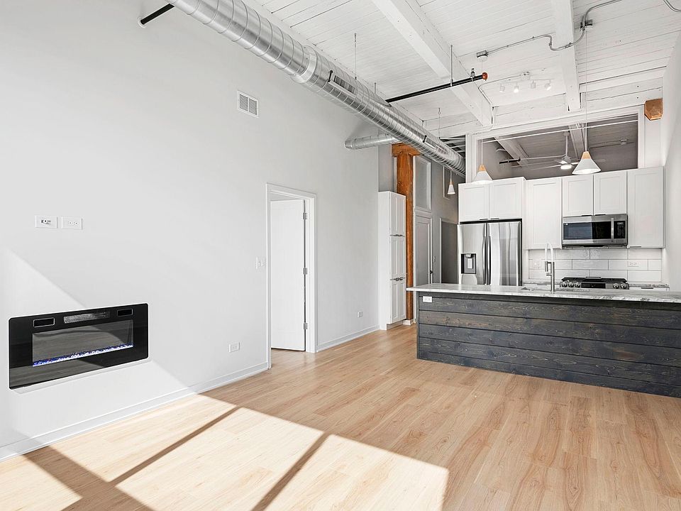 Open kitchen, view from Living Room