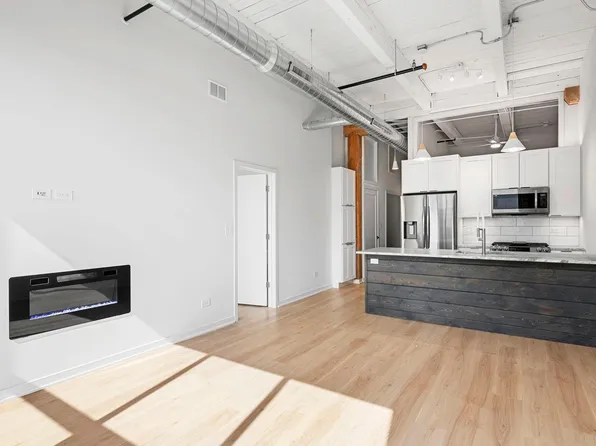 209 N Morgan St #302, Chicago, IL 60607