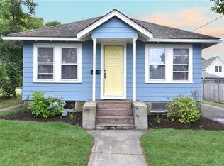 9 Rockland St, Narragansett, RI 02882
