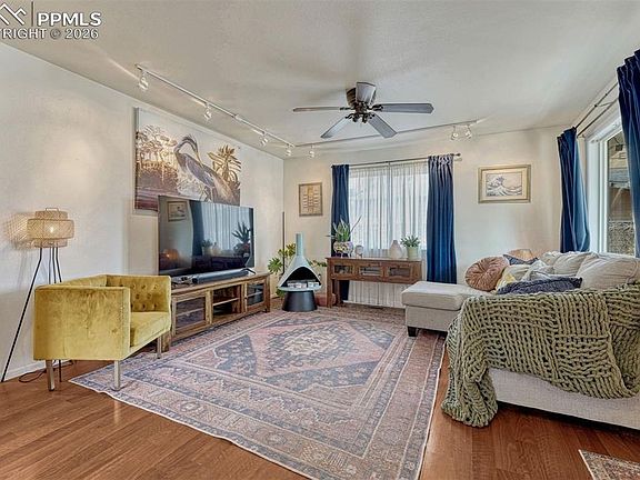 5th image of 1006 S Sierra Madre St