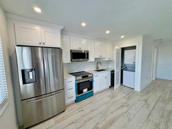 89240 Overseas Hwy APT 8, Tavernier, FL 33070