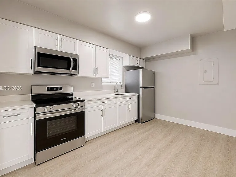 101 W 11th St #8 — Photo 18