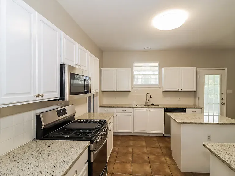 1626 Abbey Ln — Photo 11
