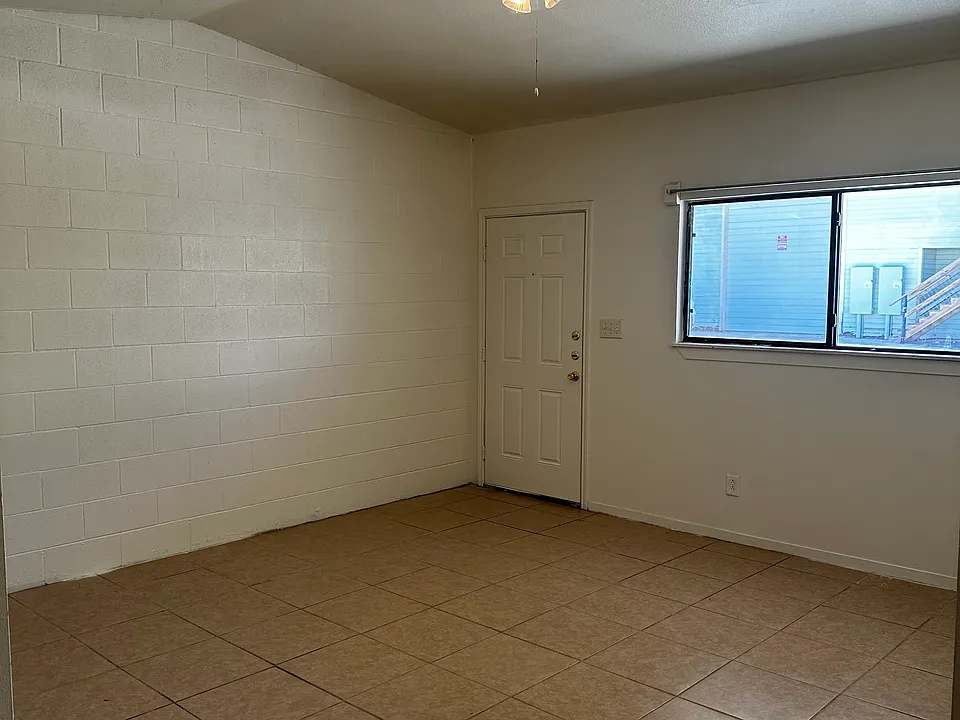 Comal Apartments