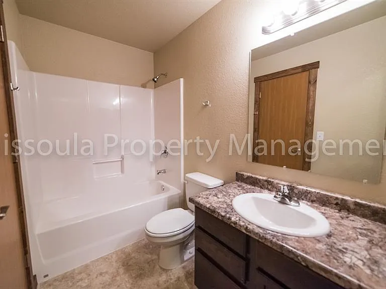 Midtown Apartments — Photo 9
