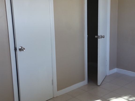 4th image of 5 Ellis Dr