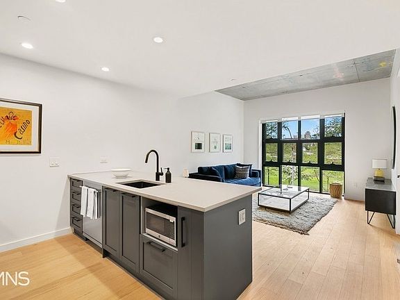 3rd image of 848 Lorimer St APT 1A