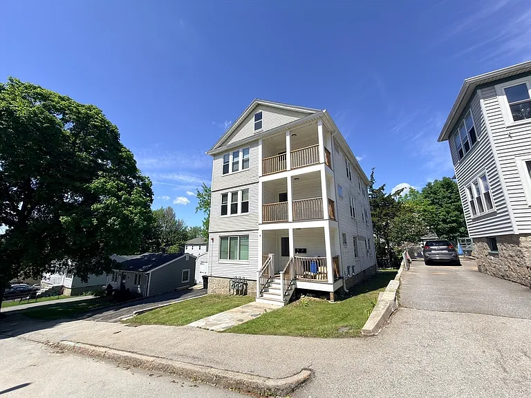 4 Glade St #2 — Photo 2
