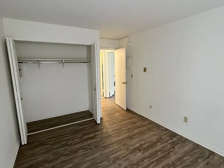University Park Apartments near Cornell University — Photo 352