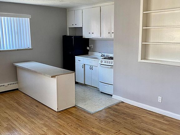 3rd image of 1010 N Corona St #312